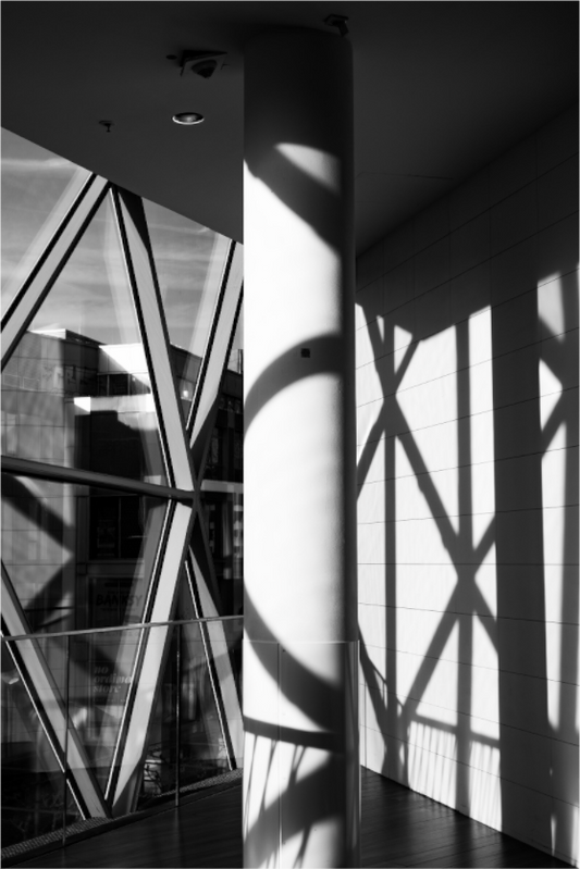 Main image Cornered - Schwarzweiß-Architekturfotografie - Hochwertiger Abzug in Galeriequalität