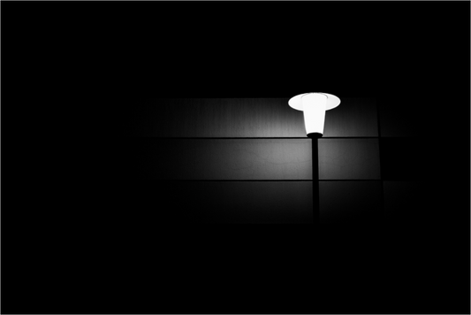 Epiphany - Minimalistische Schwarzweiß-Nachtfotografie - Hochwertiger Abzug in Galeriequalität