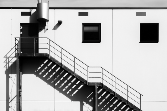 Main image Floating - Schwarzweiß-Architekturfotografie - Hochwertiger Abzug in Galeriequalität