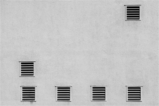 Odds - Minimalistische Schwarzweiß-Architekturfotografie - Hochwertiger Abzug in Galeriequalität