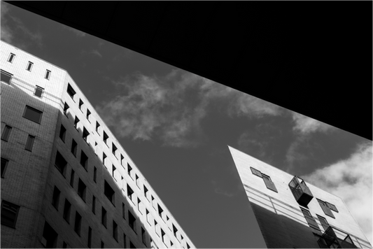 Main image Truncated - Schwarzweiß-Architekturfotografie - Hochwertiger Abzug in Galeriequalität