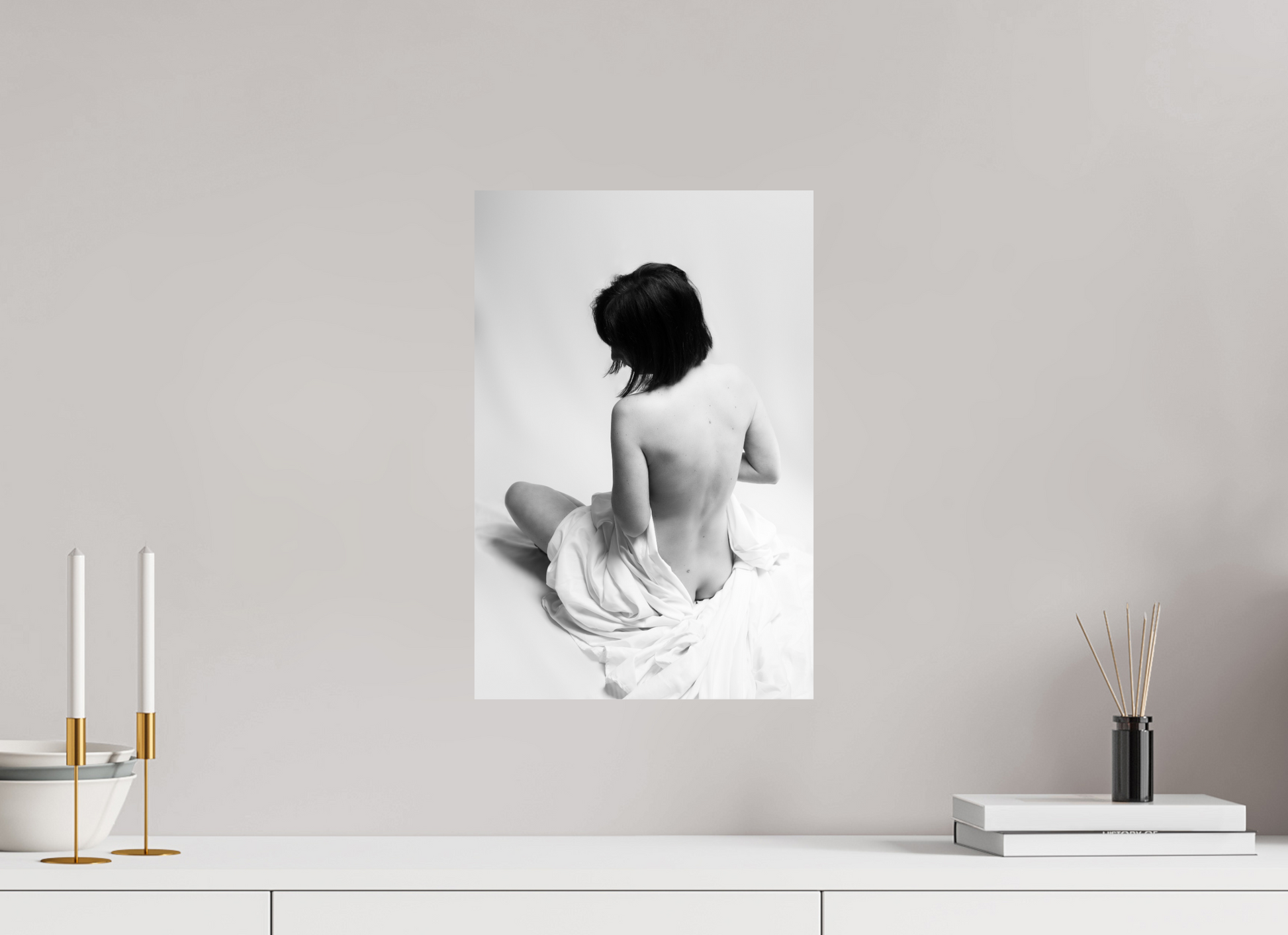 30 x 45 cm, Ilford Photo Print Absent II - Schwarzweiß-Fotografie - Teilakt - Hochwertiger Abzug in Galeriequalität