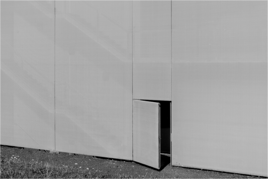 Main image Temptation - Minimalistische Schwarzweiß-Architekturfotografie - Hochwertiger Abzug in Galeriequalität