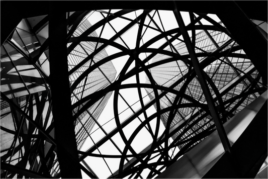 Obstruction - Abstrakte Schwarzweiß-Architekturfotografie - Hochwertiger Abzug in Galeriequalität