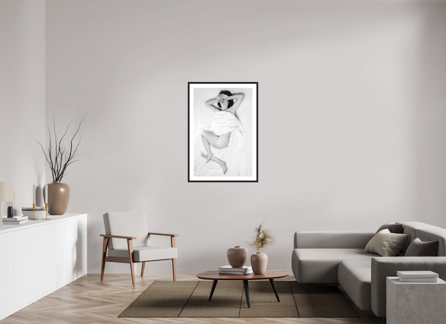 70 x 105 cm, Ilford Framed with Passepartout and Premium Glass Rise - Schwarzweiß-Fotografie - Teilakt - Hochwertiger Abzug in Galeriequalität