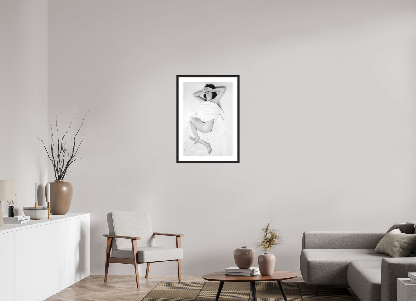 50 x 75 cm, Baryta Framed with Passepartout and Premium Glass Rise - Schwarzweiß-Fotografie - Teilakt - Hochwertiger Abzug in Galeriequalität