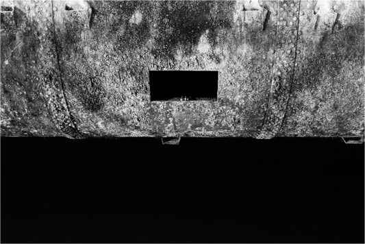 Peek - Abstrakte Schwarzweiß-Fotografie - Hochwertiger Abzug in Galeriequalität