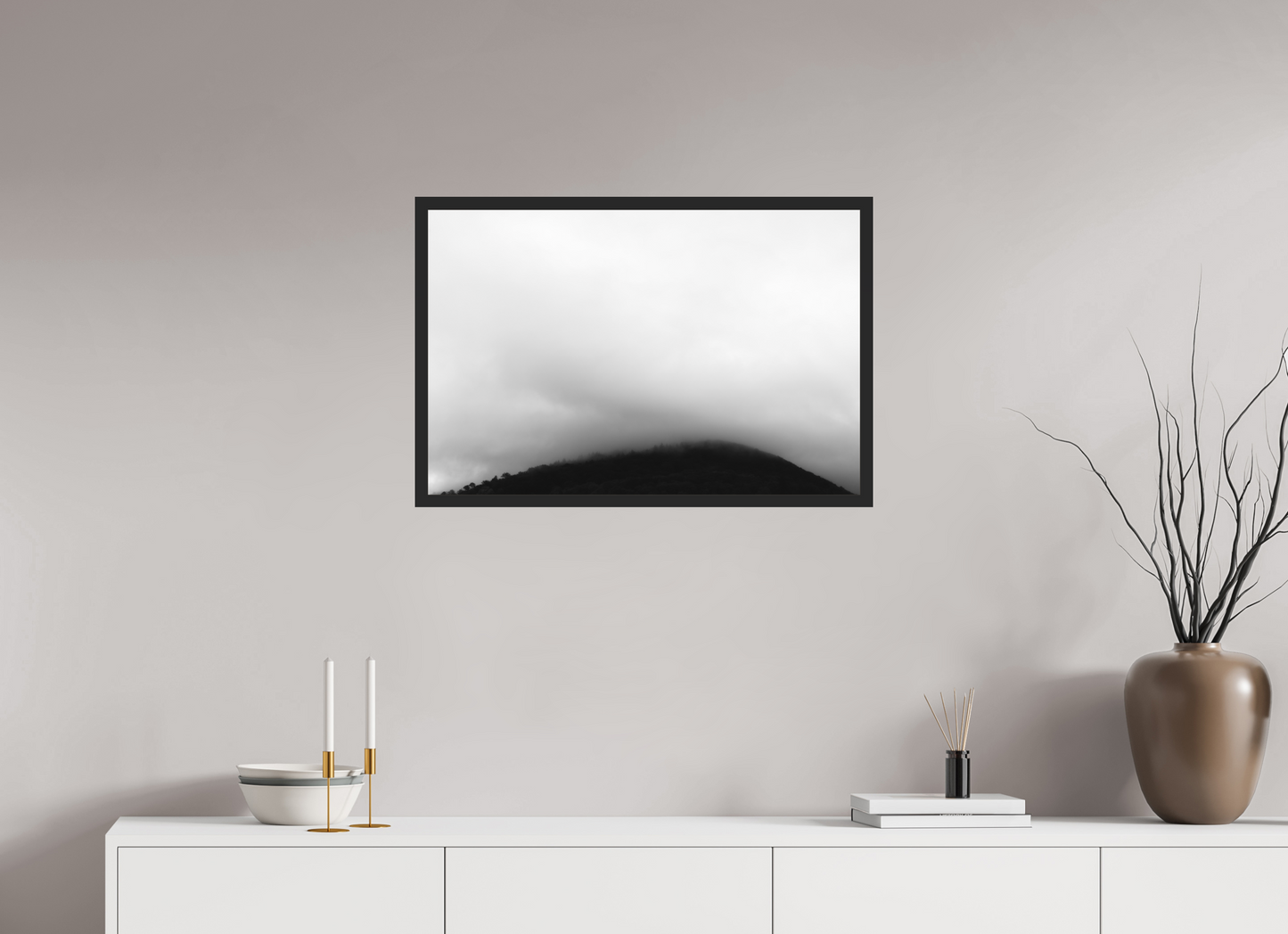 75 x 50 cm, Ilford on Aluminium behind Acrylic Glass, Framed Haze II - Minimalistische Schwarzweiß-Landschaftsfotografie - Hochwertiger Abzug in Galeriequalität
