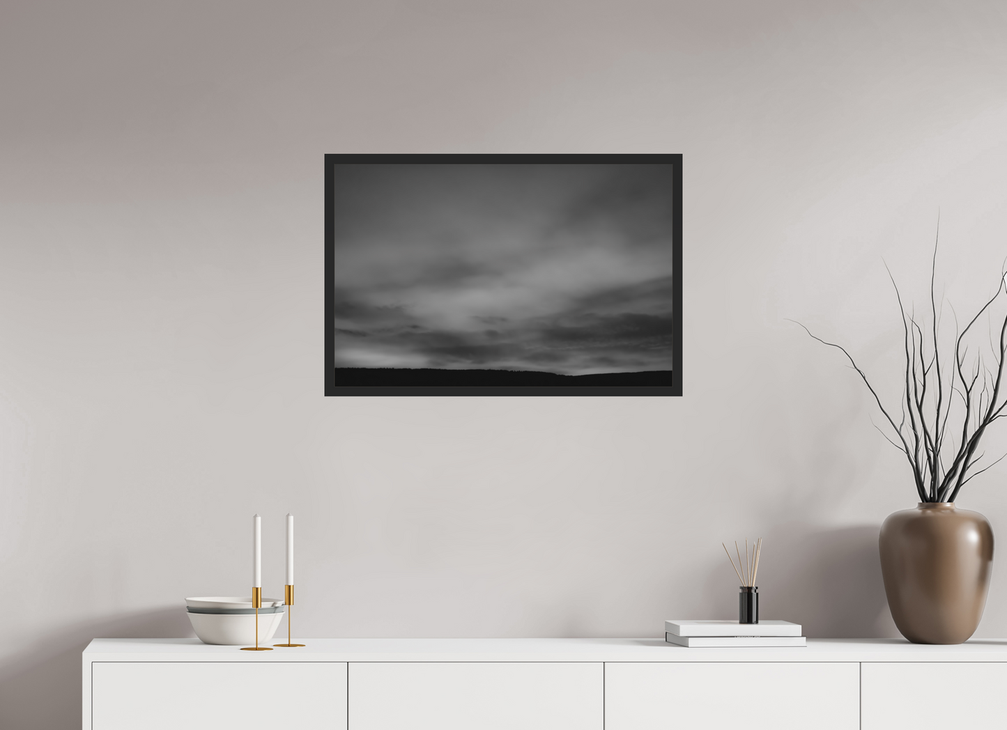 75 x 50 cm, Ilford on Aluminium behind Acrylic Glass, Framed Haze - Minimalistische Schwarzweiß-Landschaftsfotografie - Hochwertiger Abzug in Galeriequalität