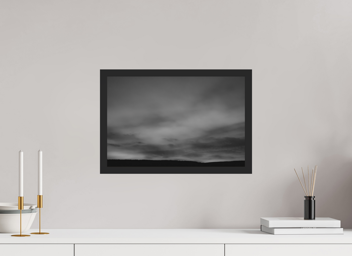 45 x 30 cm, Ilford on Aluminium behind Acrylic Glass, Framed Haze - Minimalistische Schwarzweiß-Landschaftsfotografie - Hochwertiger Abzug in Galeriequalität