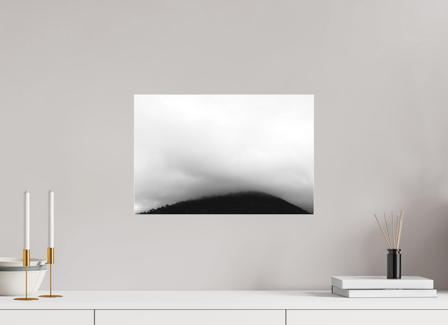 45 x 30 cm, Ilford on Aluminium behind Acrylic Glass Haze II - Minimalistische Schwarzweiß-Landschaftsfotografie - Hochwertiger Abzug in Galeriequalität