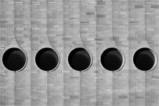 Tears - Schwarzweiß-Architekturfotografie - Hochwertiger Abzug in Galeriequalität