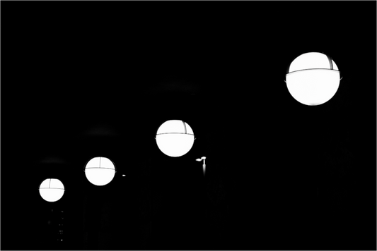 Main image Trajectory - Abstrakte Schwarzweiß-Nachtfotografie - Hochwertiger Abzug in Galeriequalität