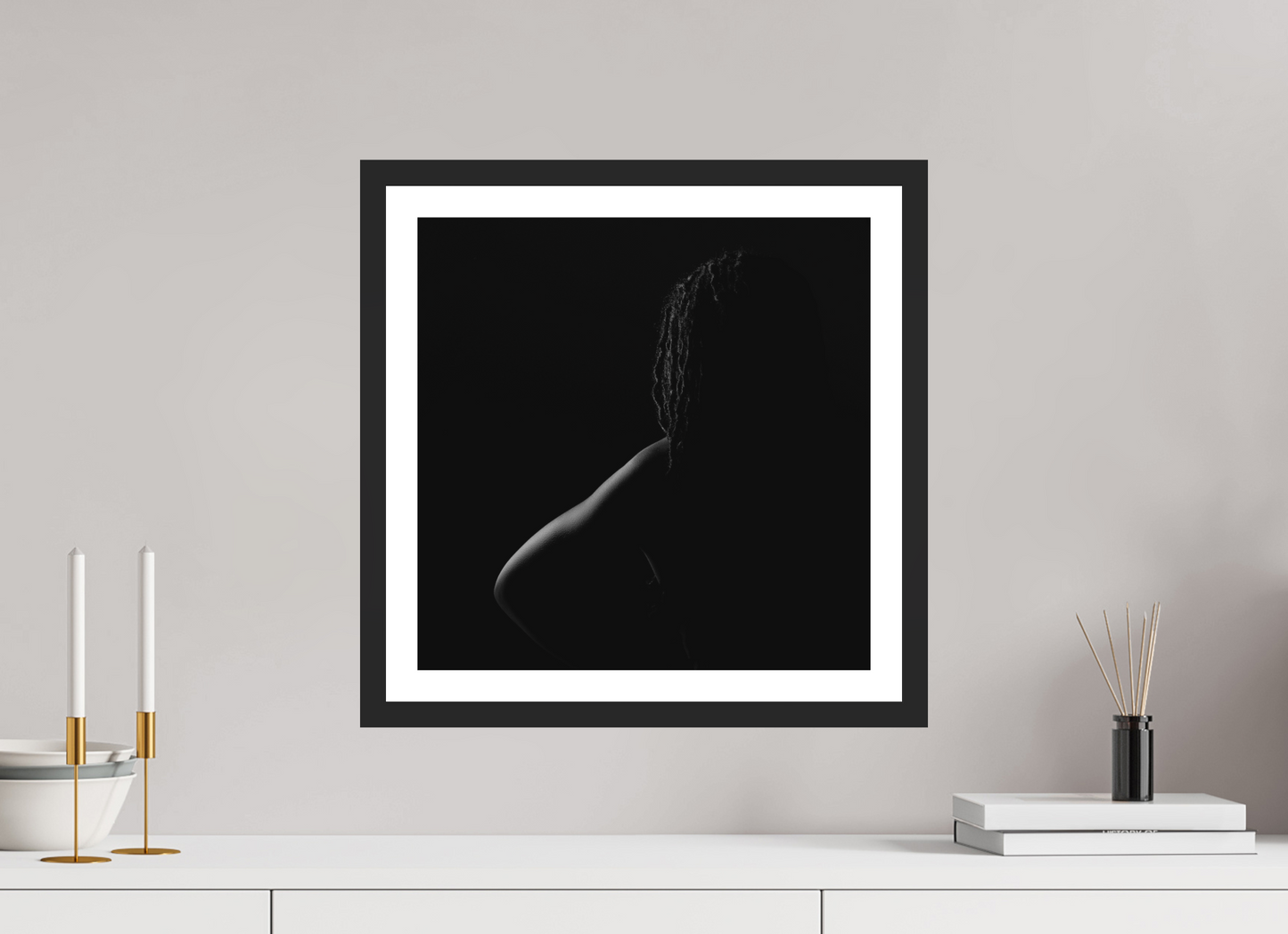 Crescent Moon III - Schwarzweiß-Fotografie, Teilakt - Hochwertiger Abzug in Galeriequalität Print