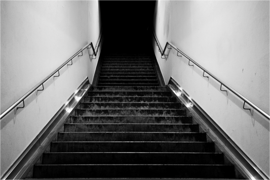 Abyss - Schwarzweiß-Nachtfotografie - Hochwertiger Abzug in Galeriequalität