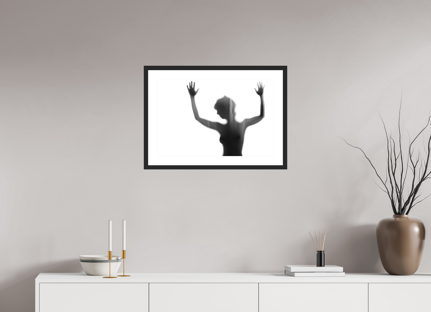 60 x 40 cm, Baryta Framed with Passepartout and Premium Glass Veil III - Abstrakte Schwarzweiß-Fotografie - Teilakt - Hochwertiger Abzug in Galeriequalität