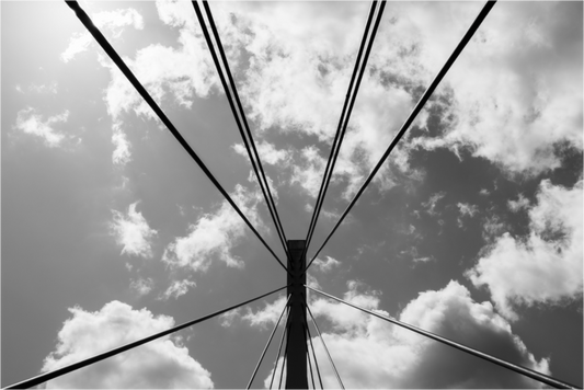 Suspension II - Schwarzweiß-Fotografie - Hochwertiger Abzug in Galeriequalität