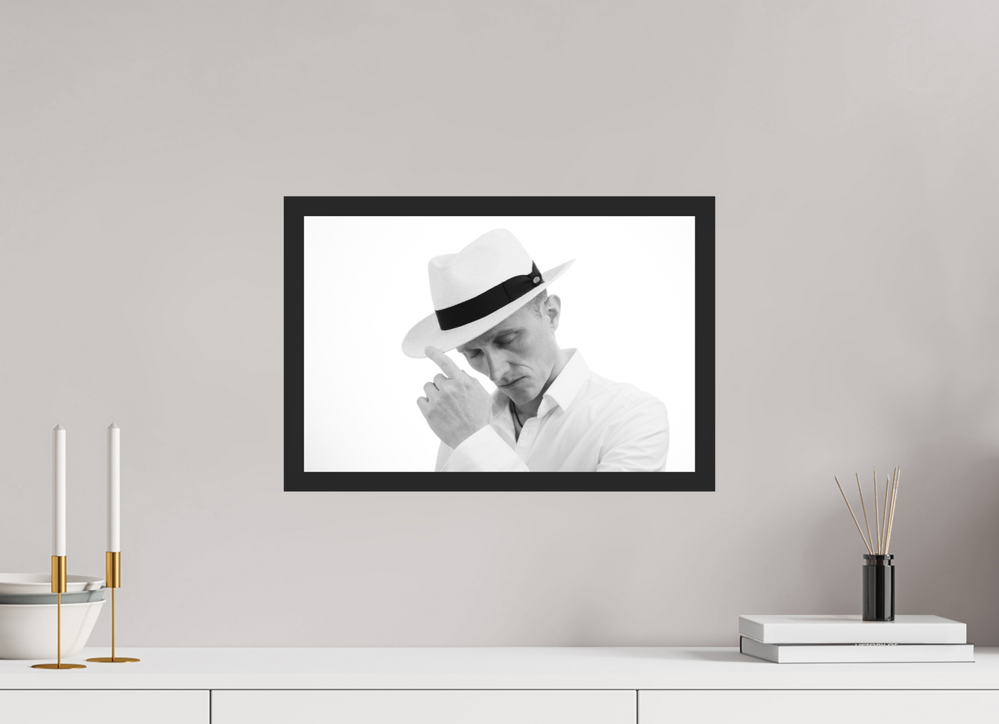 45 x 30 cm, Ilford on Aluminium behind Acrylic Glass, Framed Contemplation - Schwarzweiß-Fotografie - Portrait - Hochwertiger Abzug in Galeriequalität