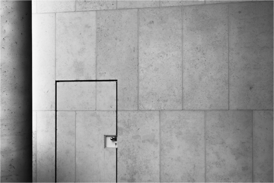 Main image Shut - Schwarzweiß-Architekturfotografie - Hochwertiger Abzug in Galeriequalität