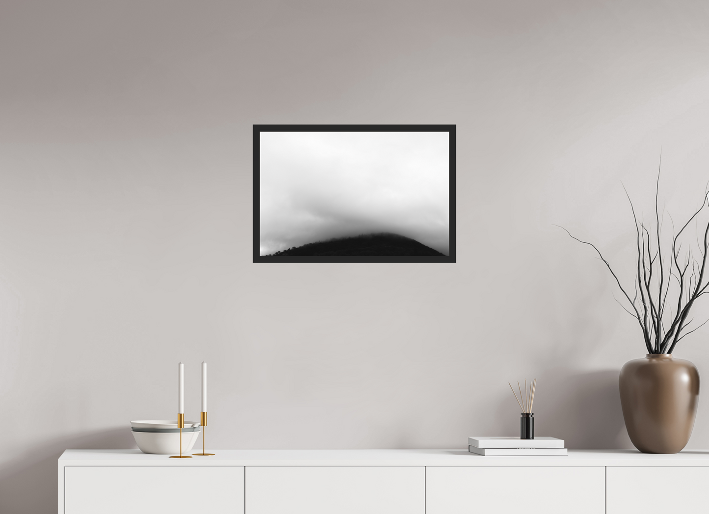 60 x 40 cm, Ilford on Aluminium behind Acrylic Glass, Framed Haze II - Minimalistische Schwarzweiß-Landschaftsfotografie - Hochwertiger Abzug in Galeriequalität