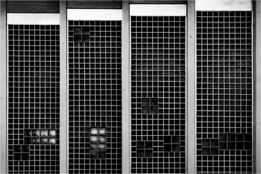Main image Stepped - Abstrakte Schwarzweiß-Fotografie - Hochwertiger Abzug in Galeriequalität